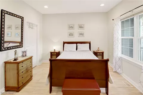 Bedroom - 5121 Shepherds Gln, Willoughby, OH 44094 photo 3 of 4