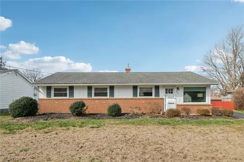 6168 Thistlewood Dr, Mentor, OH 44060