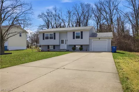 1764 Dumont Dr, Mineral Ridge, OH 44440