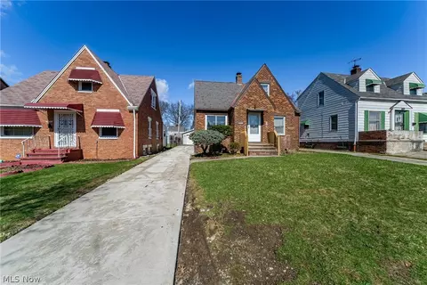15705 Throckley Ave, Cleveland, OH 44128