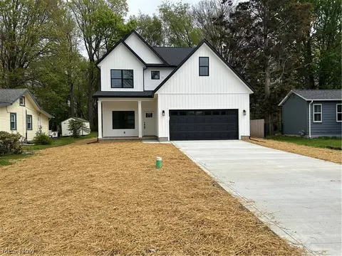 5595 Walnut St, Mentor On The Lake, OH 44060