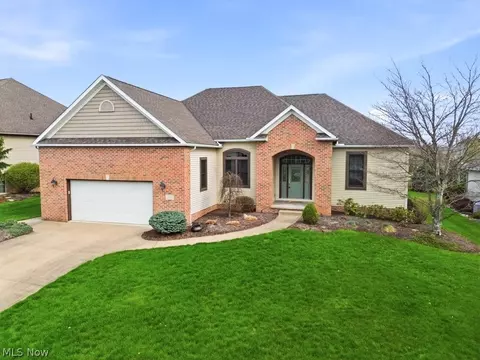 2253 Grimsby St NW, North Canton, OH 44720