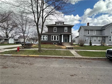 403 Park St, Willard, OH 44890 photo 2