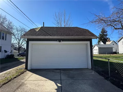 403 Park St, Willard, OH 44890 photo 5