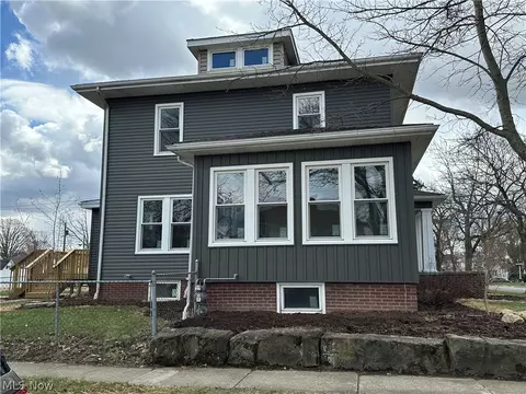 403 Park St, Willard, OH 44890 photo 4