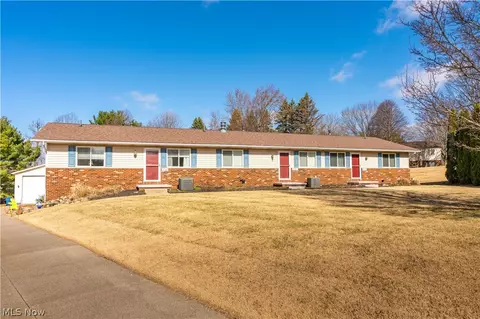 4522-4526 Camelot Cir, Uniontown, OH 44685