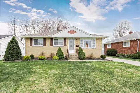 1272 Bonnie Ln, Mayfield Heights, OH 44124