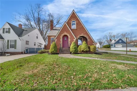 4870 W 14th St, Cleveland, OH 44109