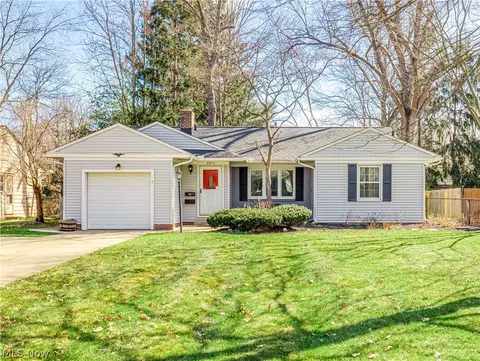 2871 Park Dr N, Silver Lake, OH 44224