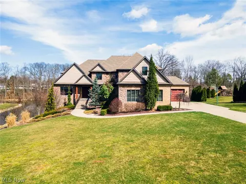 1130 Fox Den Trl, Canfield, OH 44406