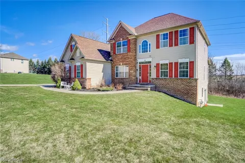 7533 Maplewood Dr, Glenwillow, OH 44139