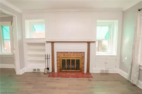 Living - 315 Korman Ave NE, Massillon, OH 44646 photo 3 of 8