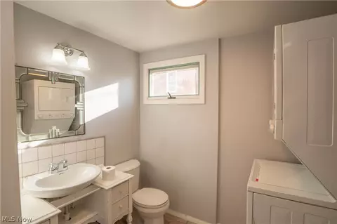 Bath - 315 Korman Ave NE, Massillon, OH 44646 photo 1 of 5