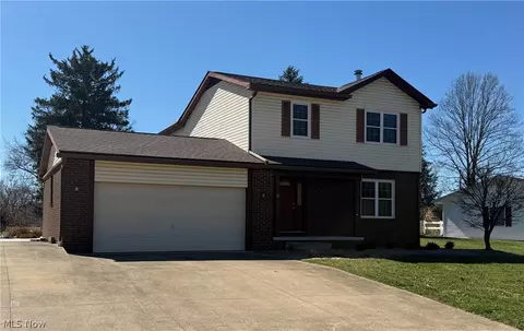 4 Rustic Dr, Millersburg, OH 44654