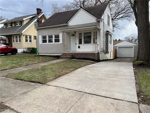304 E Tuscarawas Ave, Barberton, OH 44203
