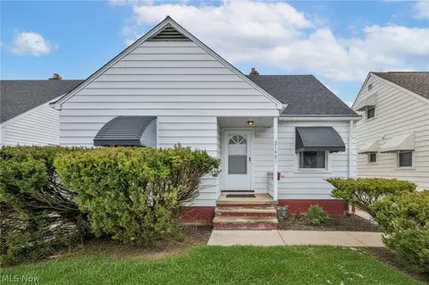 21601 Gardenview Dr, Maple Heights, OH 44137