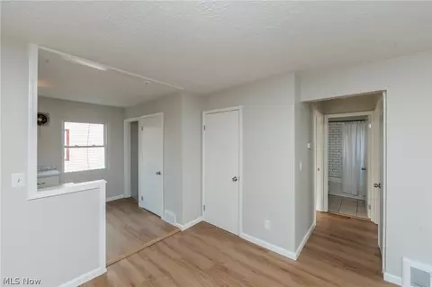 Entry Way - 609 Princeton Ave, Elyria, OH 44035 photo 1 of 7