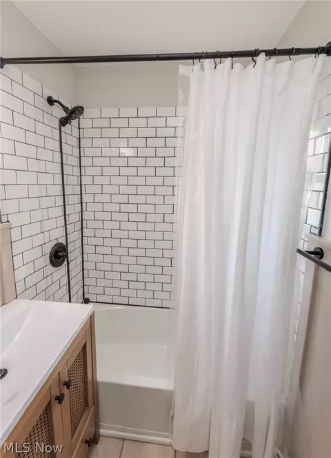 Bath - 609 Princeton Ave, Elyria, OH 44035 photo 2 of 3
