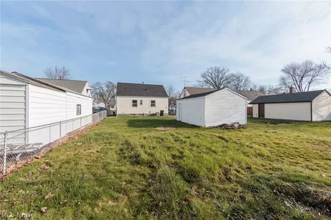 Exterior - 609 Princeton Ave, Elyria, OH 44035 photo 6 of 6