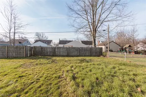 Exterior - 609 Princeton Ave, Elyria, OH 44035 photo 5 of 6