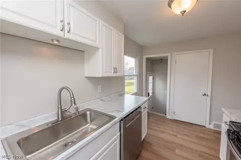 Kitchen - 609 Princeton Ave, Elyria, OH 44035 photo 4 of 4