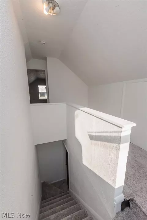 Entry Way - 609 Princeton Ave, Elyria, OH 44035 photo 5 of 7
