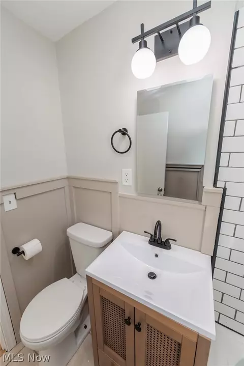 Bath - 609 Princeton Ave, Elyria, OH 44035 photo 3 of 3