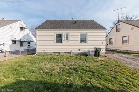 Exterior - 609 Princeton Ave, Elyria, OH 44035 photo 4 of 6