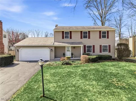 8984 Sherwood Dr NE, Warren, OH 44484