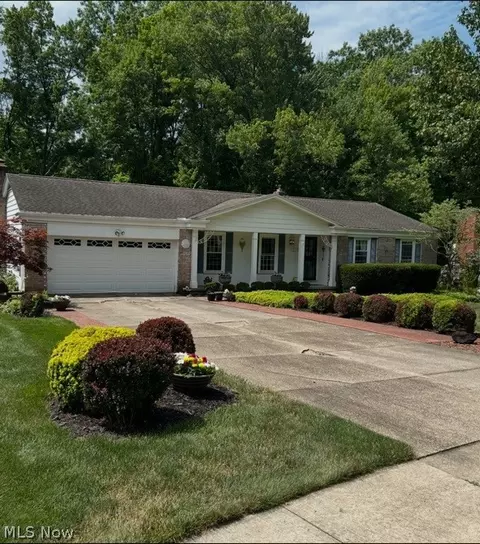 2239 Woodpark Rd, Fairlawn, OH 44333
