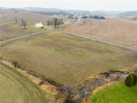 3967 Crooked Run Rd NW, New Philadelphia, OH 44663
