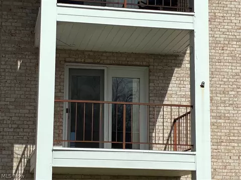 Exterior - 7374 Eisenhower Dr #3, Boardman, OH 44512 photo 2 of 4