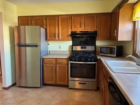 Kitchen - 7374 Eisenhower Dr #3, Boardman, OH 44512 photo 1 of 1