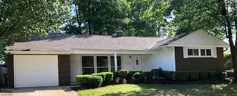 6329 Nelwood Rd, Parma Heights, OH 44130