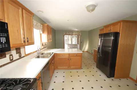Kitchen - 7863 Walnut St #A, Boardman, OH 44512 photo 2 of 4