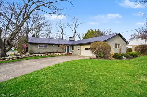 701 Edgewood St SE, North Canton, OH 44720