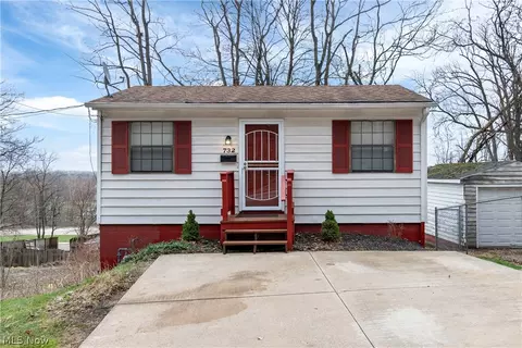 732 Vernon Odom Blvd, Akron, OH 44307