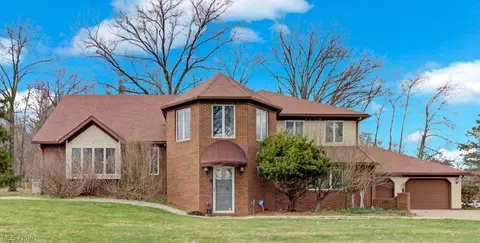 34 Iroquois Trl, Malvern, OH 44644