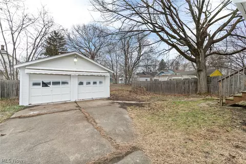 Exterior - 462 Spaulding St, Akron, OH 44310 photo 4 of 5
