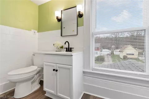 Bath - 462 Spaulding St, Akron, OH 44310 photo 4 of 5