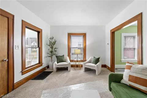 Living - 462 Spaulding St, Akron, OH 44310 photo 3 of 4