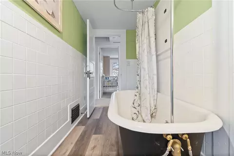 Bath - 462 Spaulding St, Akron, OH 44310 photo 5 of 5