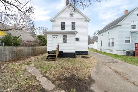 Exterior - 462 Spaulding St, Akron, OH 44310 photo 3 of 5