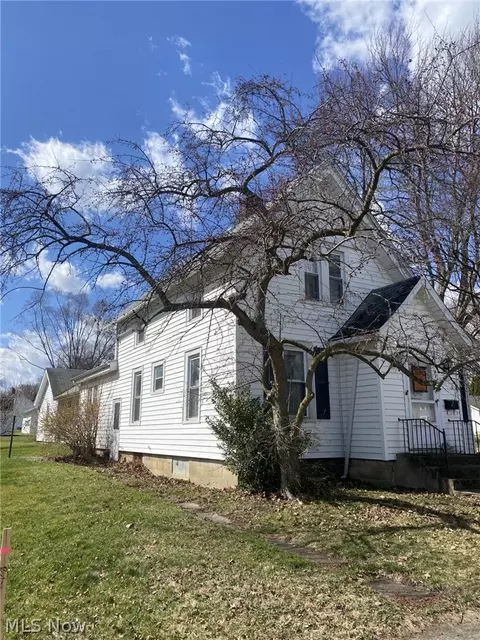 418 Adams Ave, Huron, OH 44839 photo 2