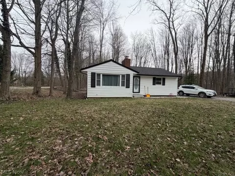 35180 Solon Rd, Solon, OH 44139