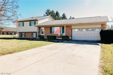 700 Denshire Dr NW, Canal Fulton, OH 44614