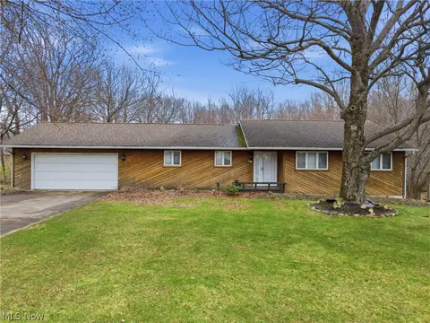736 Lake Erie St, Conneaut, OH 44030