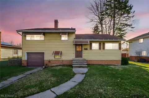 5873 Doxmere Dr, Parma Heights, OH 44130