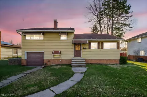 5873 Doxmere Dr, Parma Heights, OH 44130
