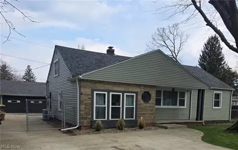 6175 Dawson Blvd, Mentor, OH 44060